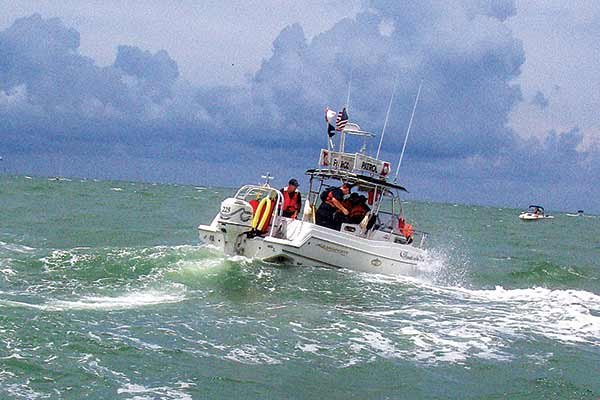 Boaters Encounter Large Waves in Heavy Seas