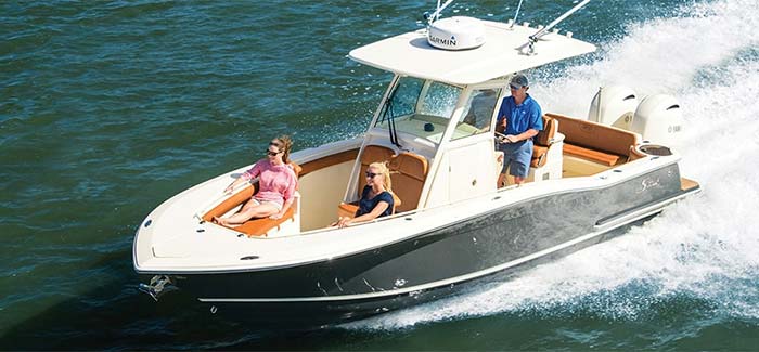 Center console powerboat