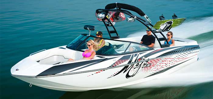 Ski-wakeboard powerboat