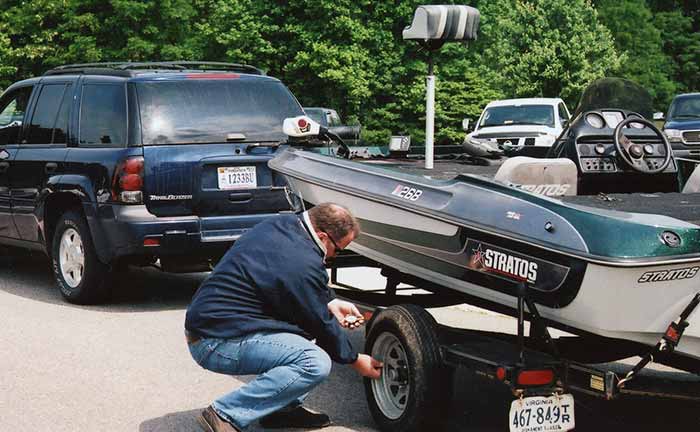 Checking trailer tire