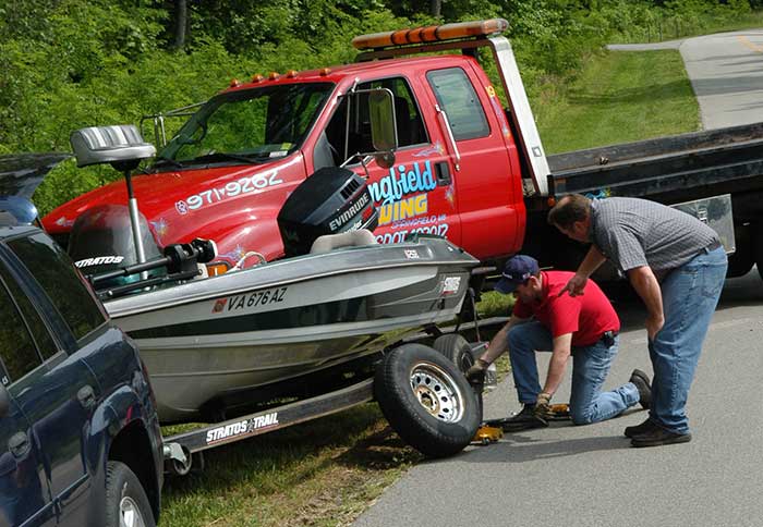 TRAILER ASSIST helping in a roadside breakdown