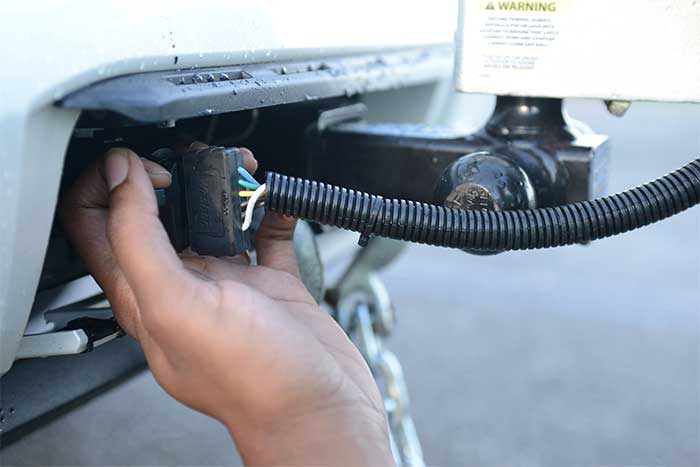 Tow vehicle connector