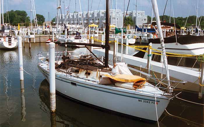 Lightning stuck sailboat