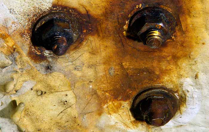 Corroded stainless steel cleat fastners