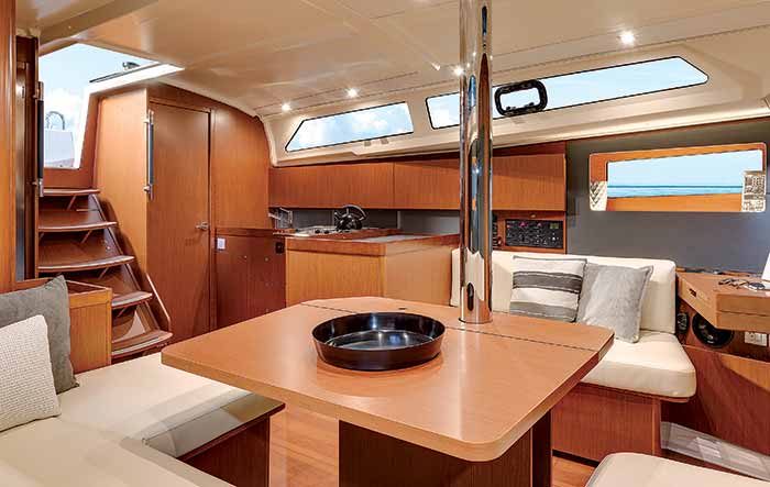 Beneteau Oceanis 41.1 salon