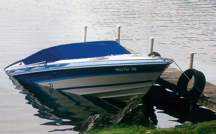 Powerboat sinking while tied to dock