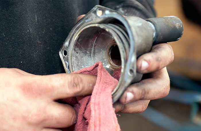 Clean interior pump housing