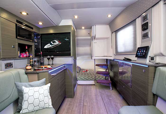 Formula 430 SSC forward cabin