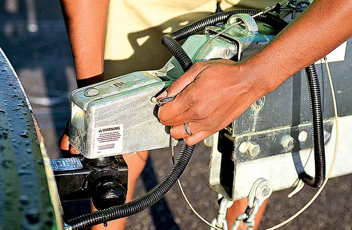 Boat trailer coupling