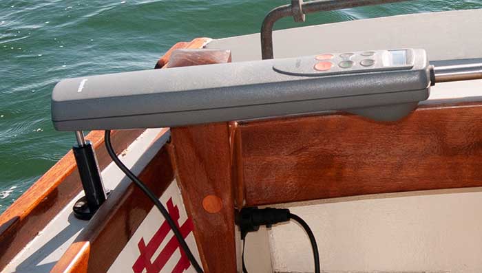 ST1000's pivot point on the tiller where the pilot’s drive arm is attached must be 18 inches from the centerline of the rudder pintles