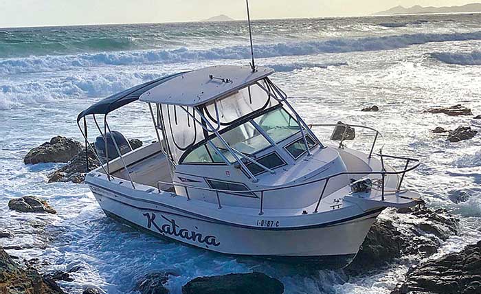 Powerboat  ran aground after running out of fuel off the U.S. Virgin Islands