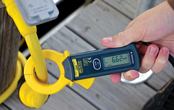 Handheld AC leak clamp