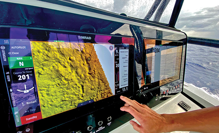 Dashboard navigation showcasing underwater sonar maps.